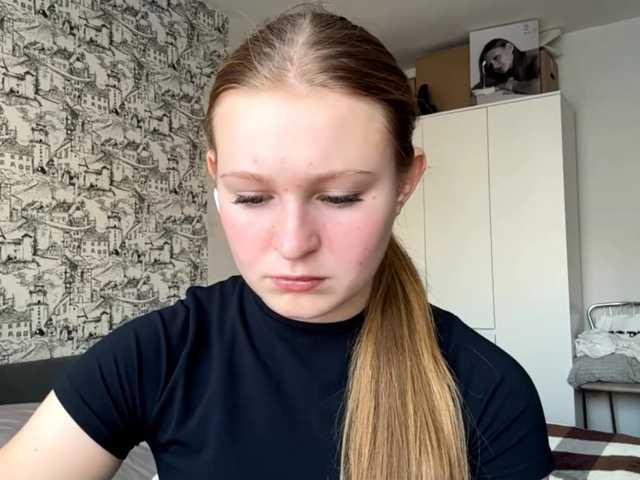 le modèle ArmindaSharpton est en webcam porno dans un show sur le site bongacams, il possède les tags suivants: White/Caucasian,Redhead,Shaved