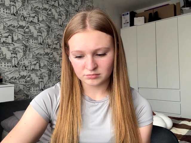 le modèle ArmindaSharpton est en webcam porno dans un show sur le site bongacams, il possède les tags suivants: White/Caucasian,Redhead,Shaved