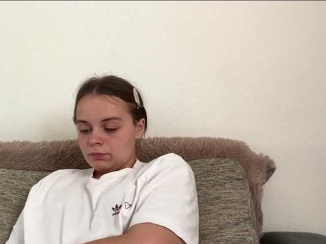 EsterGreenley live stream preview