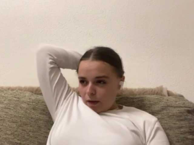 EsterGreenley live cam preview