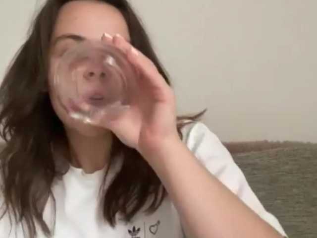 le modèle EsterGreenley est en webcam porno dans un show sur le site bongacams, il possède les tags suivants: White/Caucasian,Brunette,Trimmed