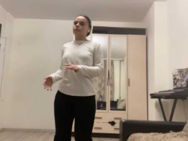 EsterGreenley live cam preview