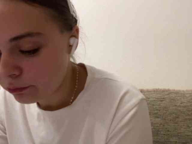 EsterGreenley webcam