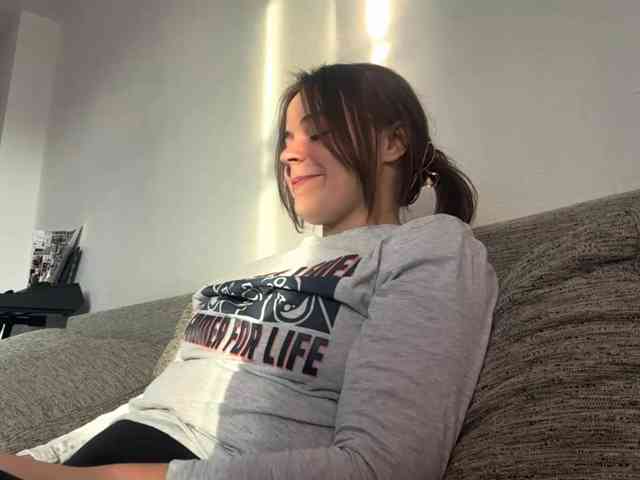 EsterGreenley webcam