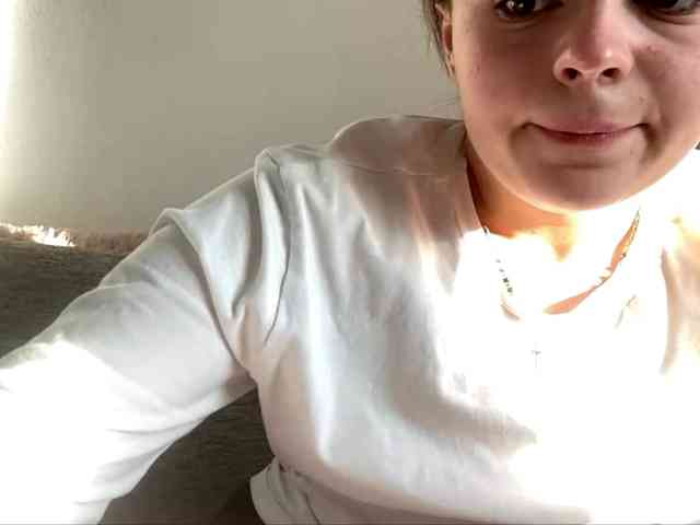EsterGreenley webcam