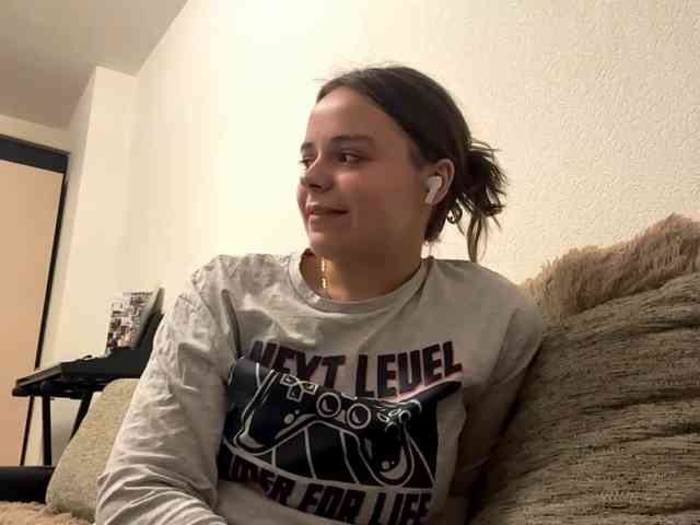 EsterGreenley webcam
