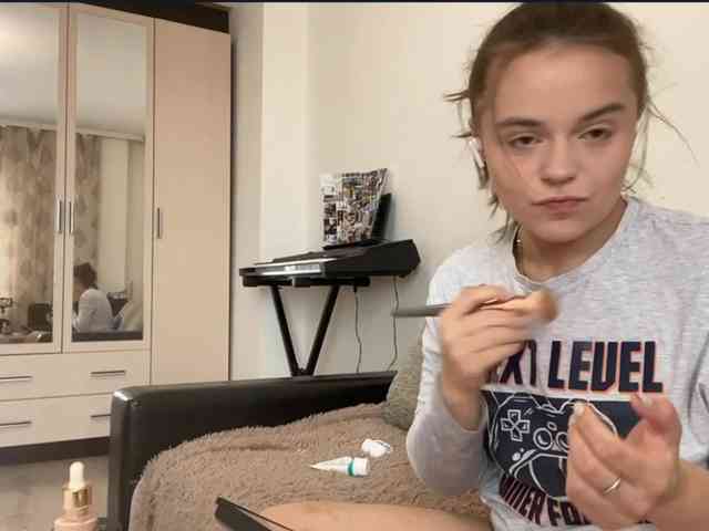 EsterGreenley webcam