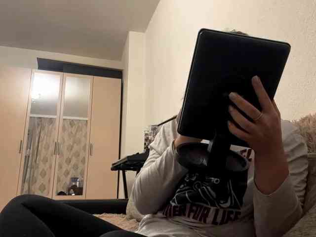 EsterGreenley webcam