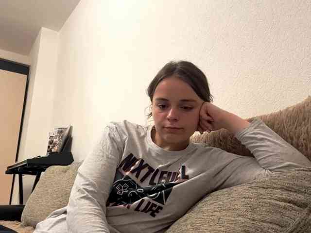 EsterGreenley webcam