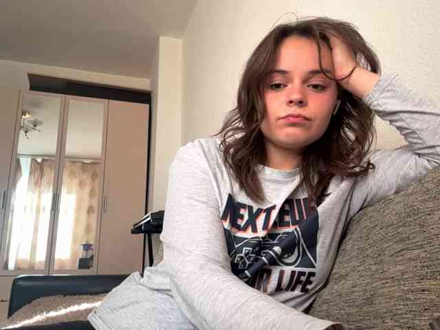 EsterGreenley webcam