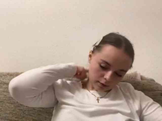 EsterGreenley webcam