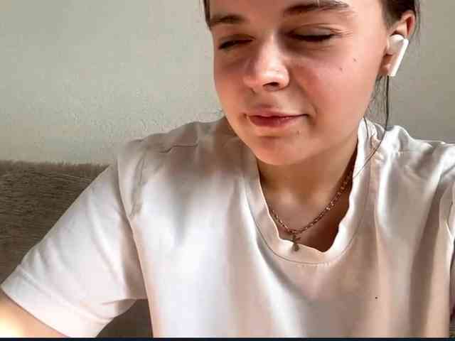EsterGreenley webcam