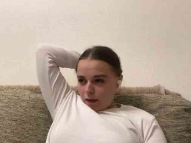 EsterGreenley webcam