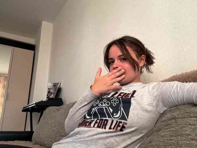 EsterGreenley webcam