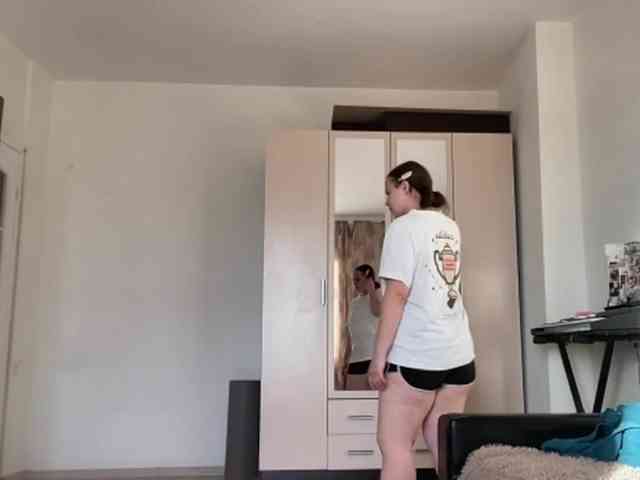 EsterGreenley webcam