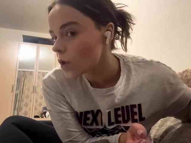 EsterGreenley webcam