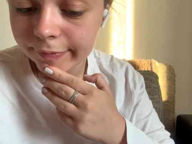 EsterGreenley webcam