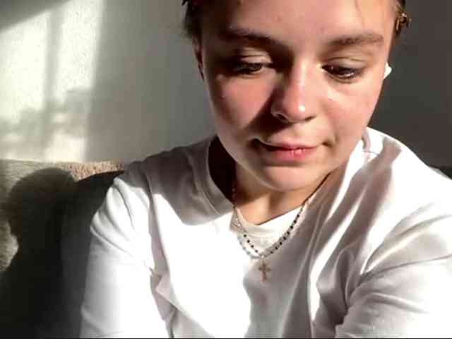 EsterGreenley webcam