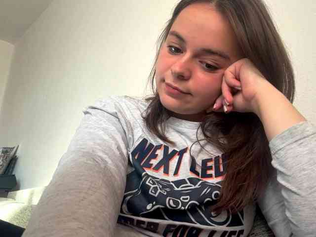 EsterGreenley webcam