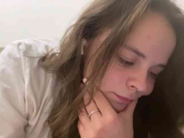 EsterGreenley webcam