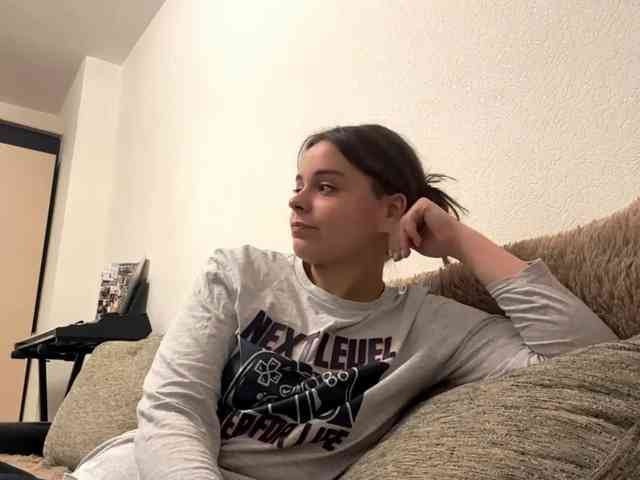 EsterGreenley webcam