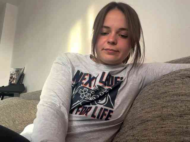 EsterGreenley webcam