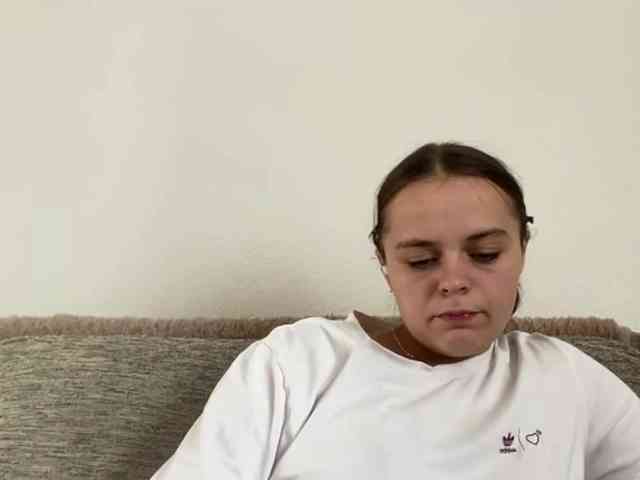 EsterGreenley webcam