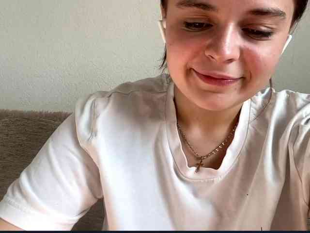 EsterGreenley webcam