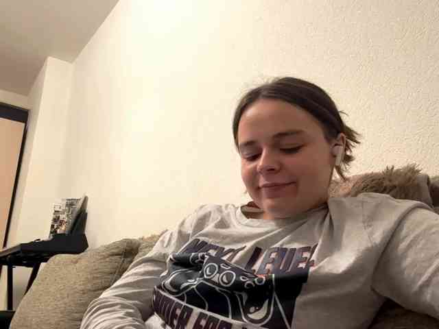 EsterGreenley webcam