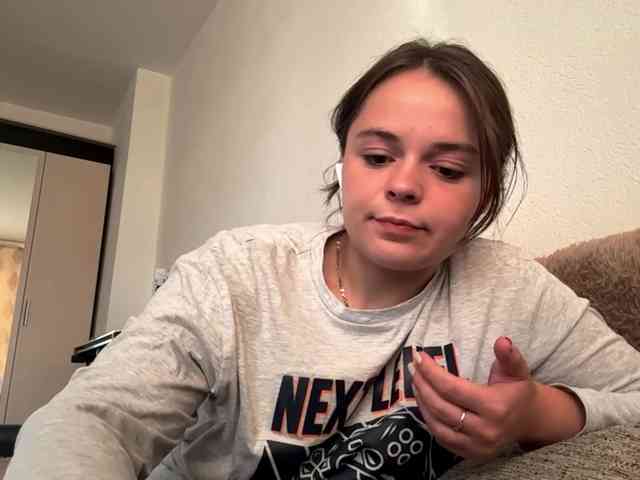 EsterGreenley webcam