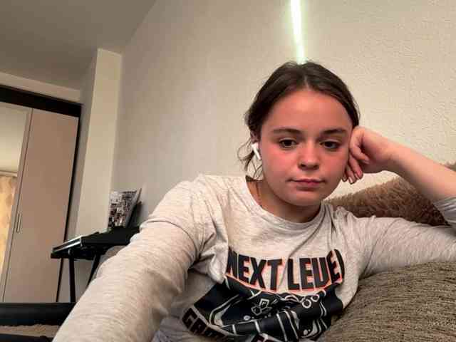 EsterGreenley webcam