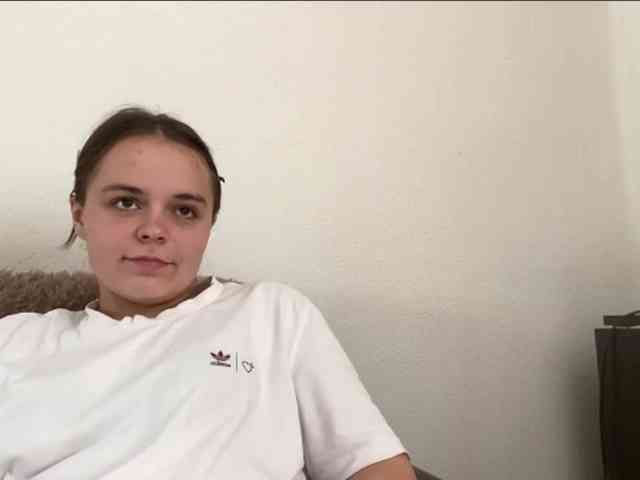 EsterGreenley webcam