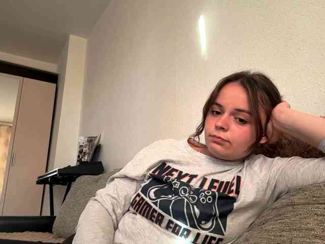 EsterGreenley webcam