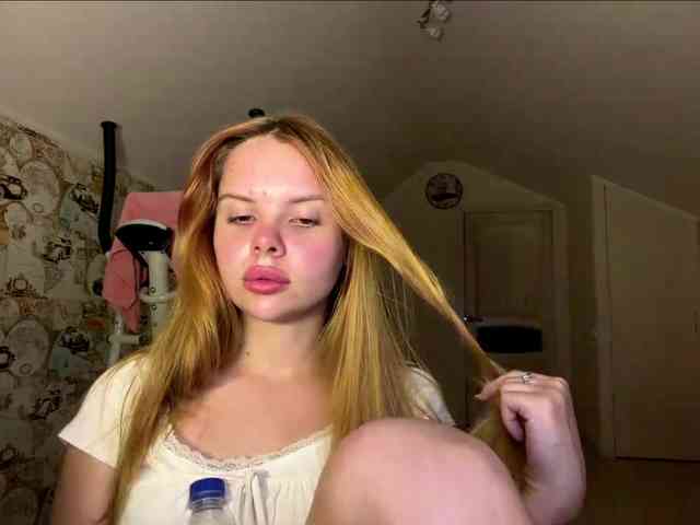 HoneyAmberi webcam