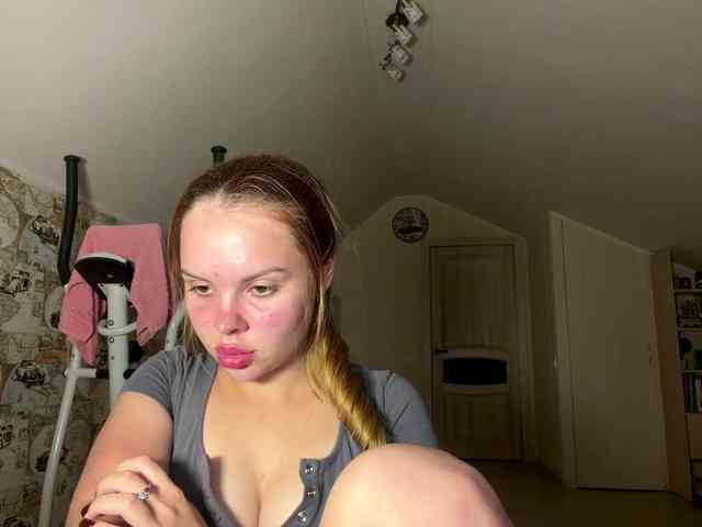 HoneyAmberi webcam