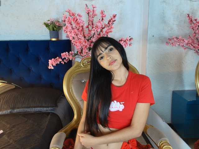 AnttonellaLee live cam on BongaCams