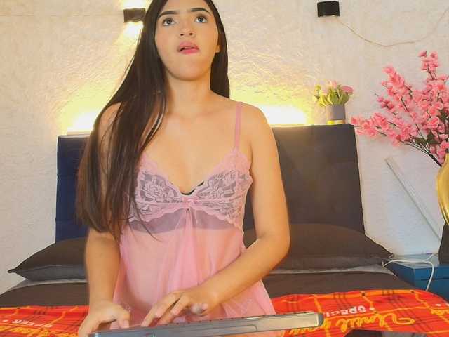 AnttonellaLee live cam on BongaCams