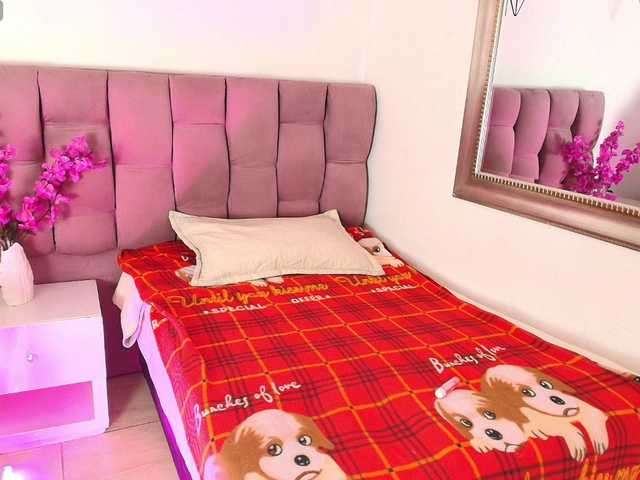 AnttonellaLee live cam on BongaCams
