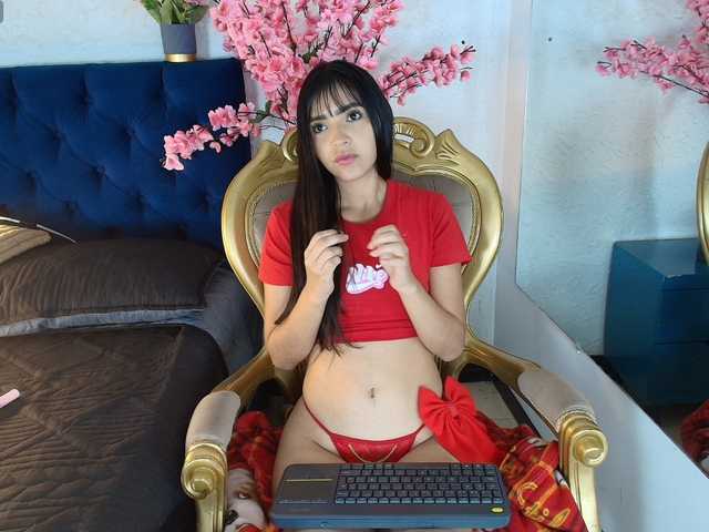 AnttonellaLee live cam on BongaCams