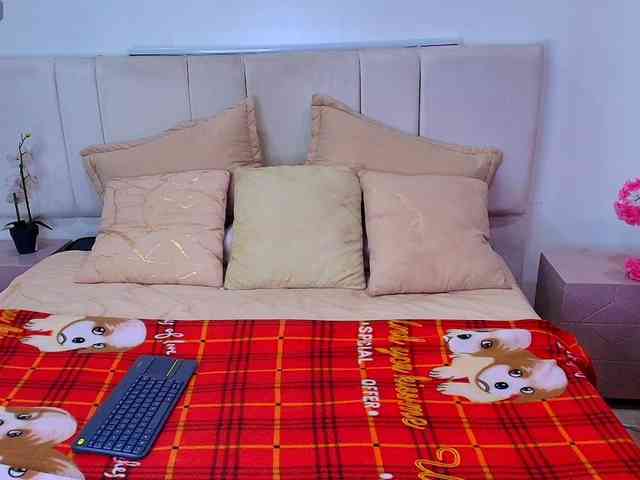 AnttonellaLee webcam