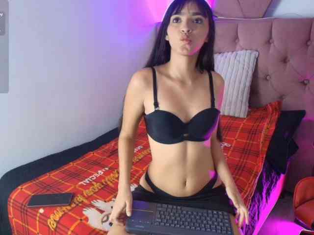 AnttonellaLee webcam