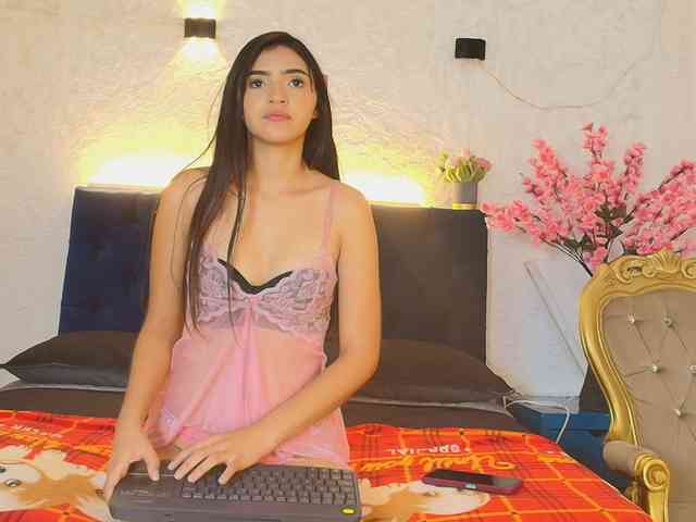 AnttonellaLee webcam