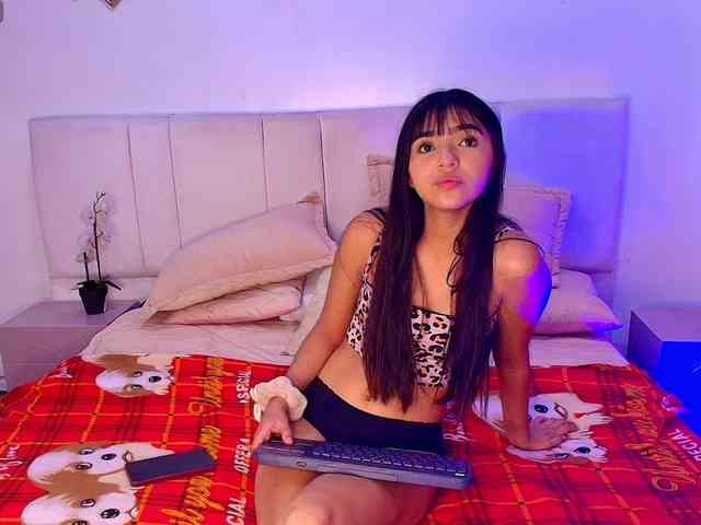 AnttonellaLee webcam