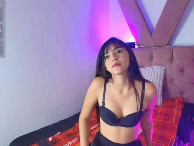 AnttonellaLee webcam