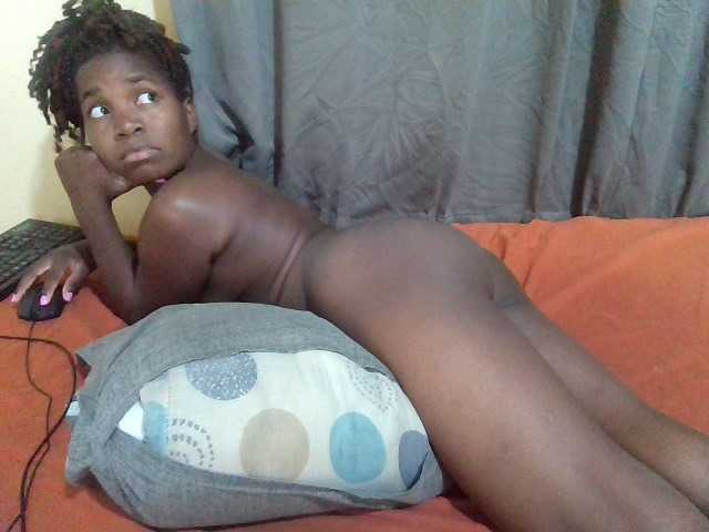 Shes-sexy live cam on BongaCams