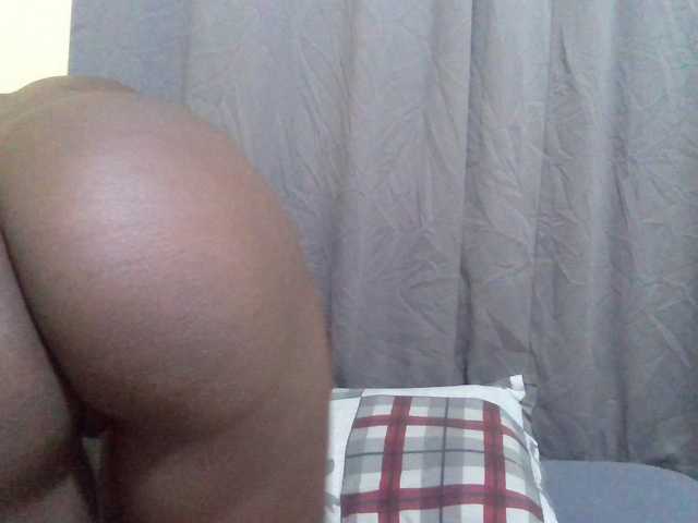 Shes-sexy live cam on BongaCams