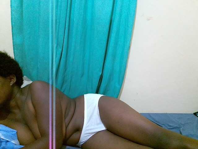 Shes-sexy live cam on BongaCams