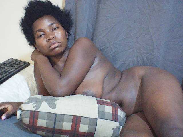 Shes-sexy live cam on BongaCams