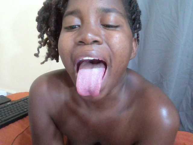 Shes-sexy live cam on BongaCams