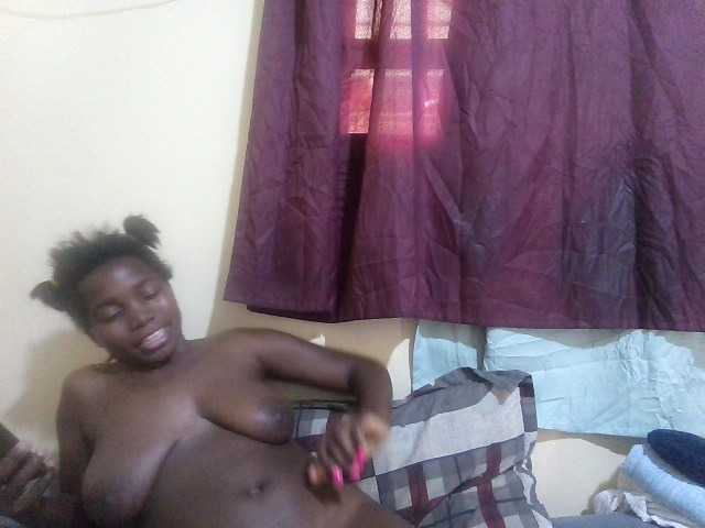 Shes-sexy live cam on BongaCams